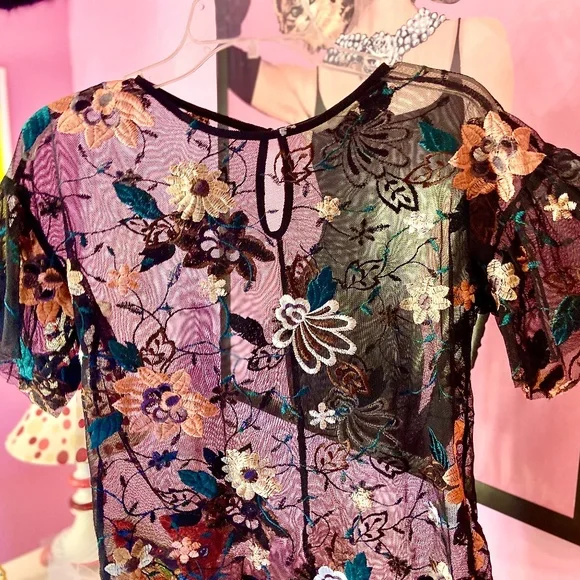 Black Mesh Floral Embroidered Contemporary Flutter Sleeve Blouse Women’s Small - Picture 4 of 5